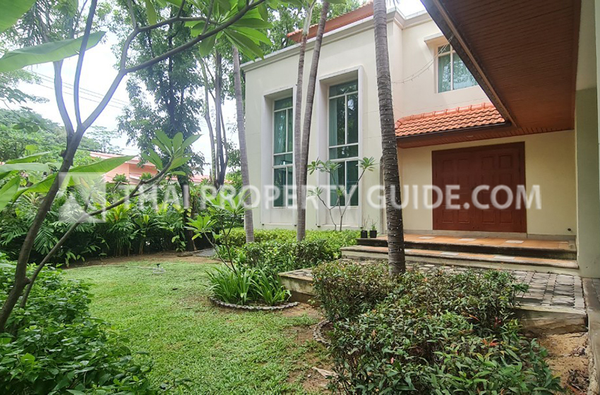 House with Shared Pool for sale in Nichada Thani